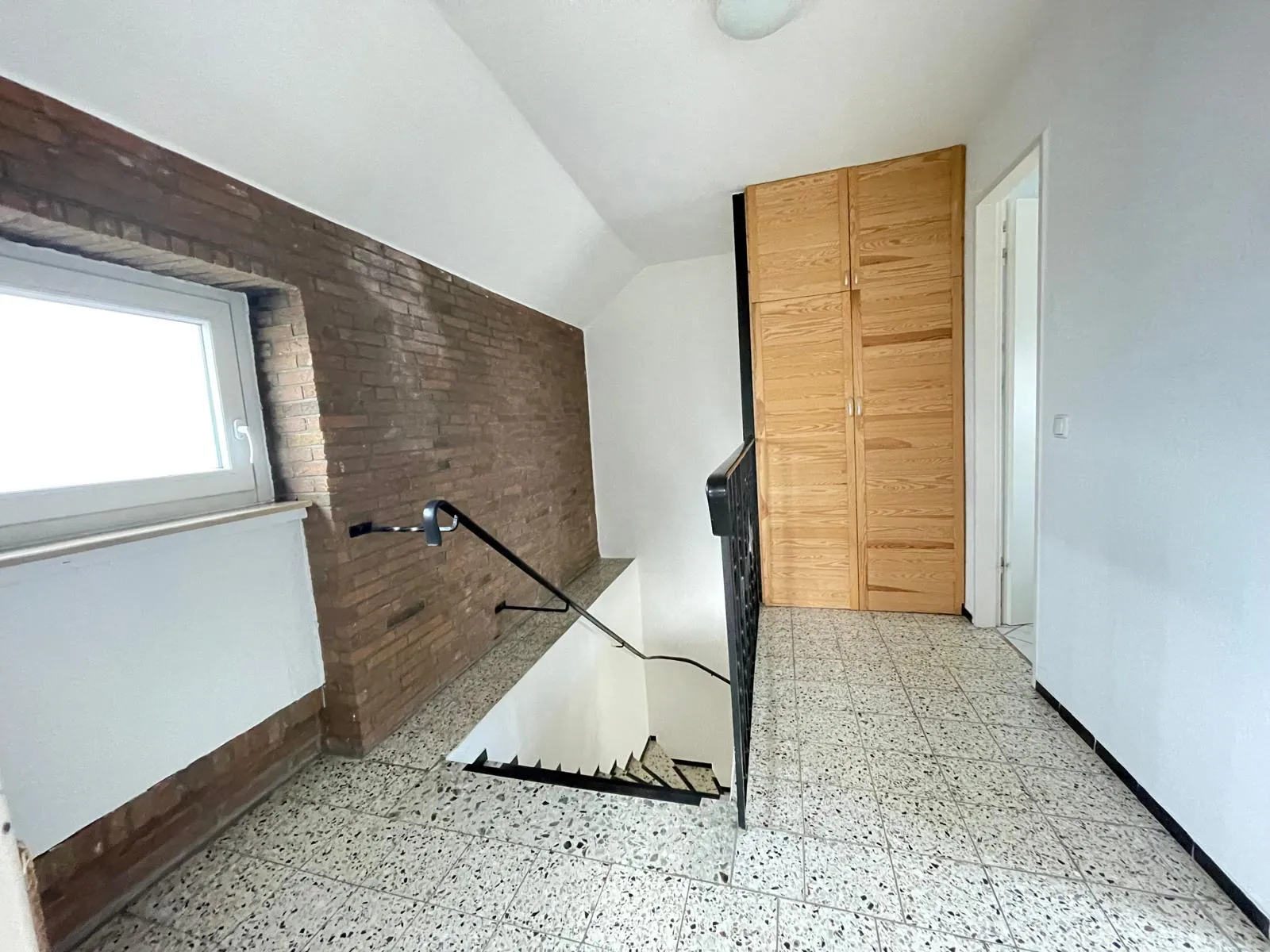 Raiffeisenstraße 49 · Wohnung 1 — Chodba a schodisko 1