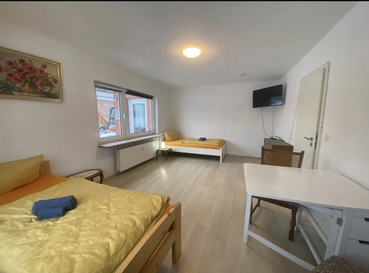 Raiffeisenstraße 49 · Wohnung 2 — Spálňa 1